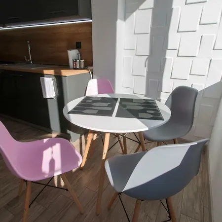 Diamond Center דירה גברובו